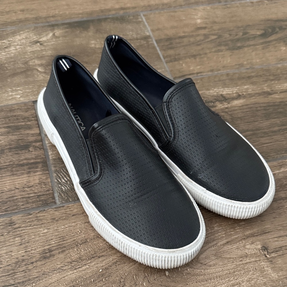Nautica Black Slip-On Shoes (sz 7.5, fits like an 8)